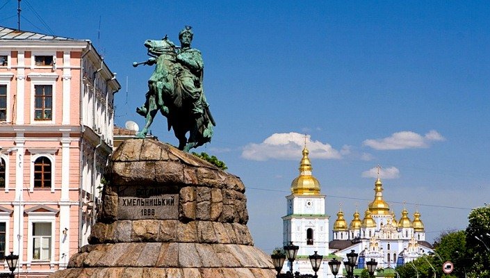 Безгрошівʼя, розворот і оживлення: 8 фактів про памʼятник Богдану Хмельницькому Безгрошівʼя, розворот і оживлення: 8 фактів про памʼятник Богдану Хмельницькому