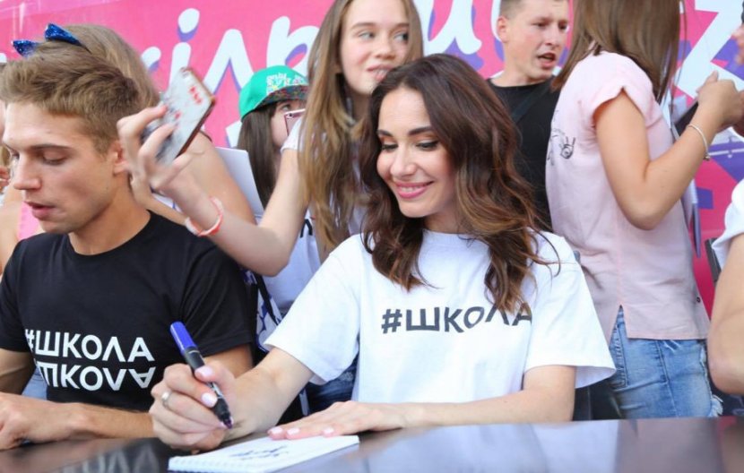 Зірка серіалу «Школа» стала телеведучою каналу «Київ» Зірка серіалу «Школа» стала телеведучою каналу «Київ»
