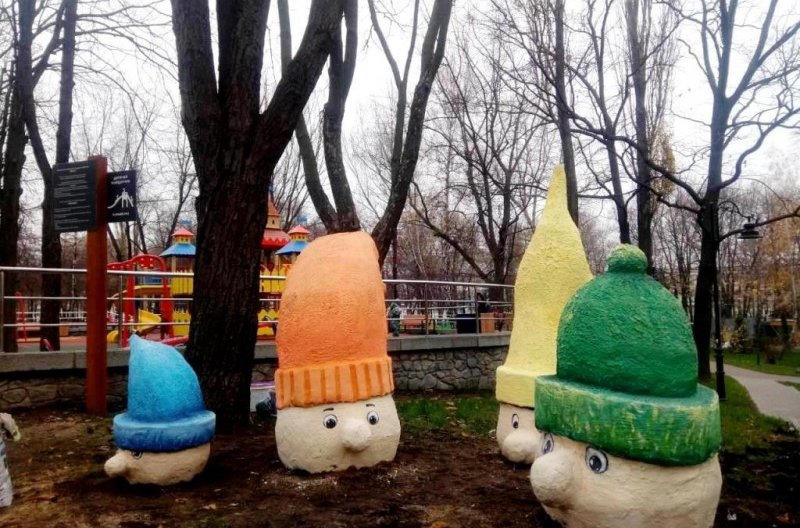 Скажена кульбаба, кінь-агінь та тюльпани в бетоні: топ-5 кошмарів Київзеленбуду Скажена кульбаба, кінь-агінь та тюльпани в бетоні: топ-5 кошмарів Київзеленбуду