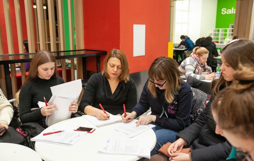 Cool School: тінейджери у ролі таємних покупців Cool School: тінейджери у ролі таємних покупців