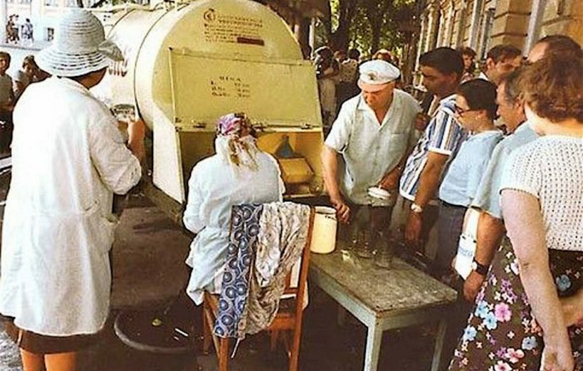Ностальгія за жовтими бочками: як пили квас у Києві Ностальгія за жовтими бочками: як пили квас у Києві