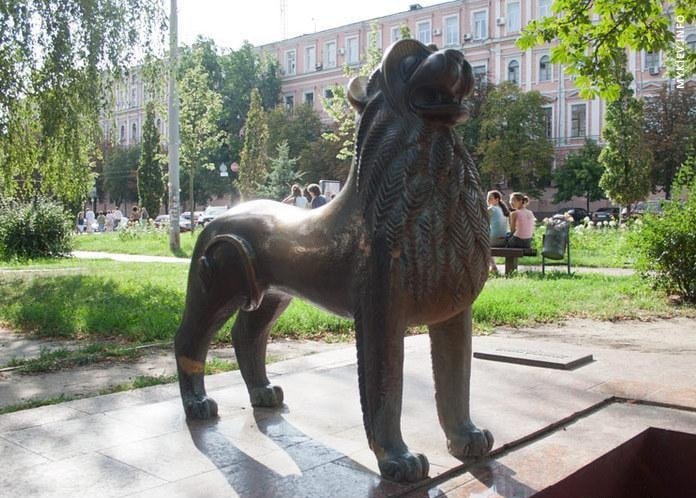 Редкая птица и вечный лев: детство на Подоле Редкая птица и вечный лев: детство на Подоле