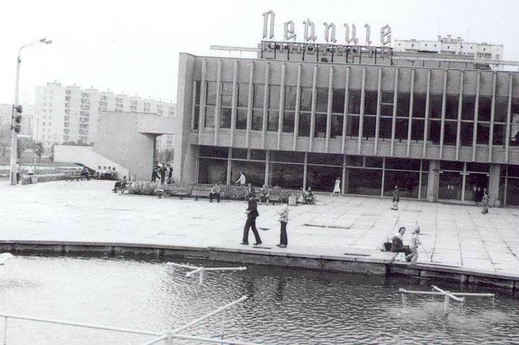 Покерфейс змалечку та прогульні навички: дитинство на Борщагівці Покерфейс змалечку та прогульні навички: дитинство на Борщагівці