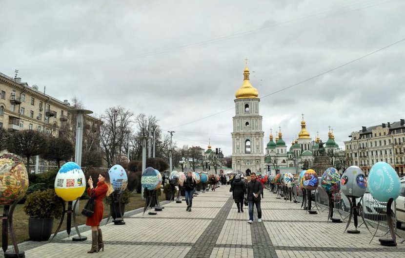 Великдень-2018: писанки-велетні, колесо огляду і Мокрий понеділок Великдень-2018: писанки-велетні, колесо огляду і Мокрий понеділок