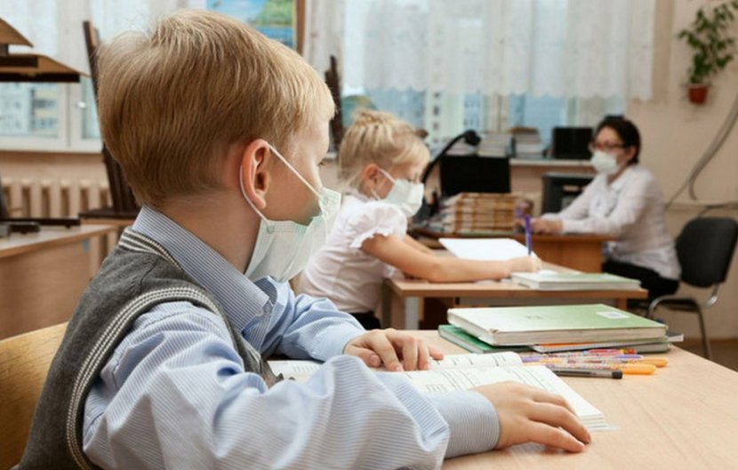 Київські вчителі працюватимуть в захисних щитках Київські вчителі працюватимуть в захисних щитках
