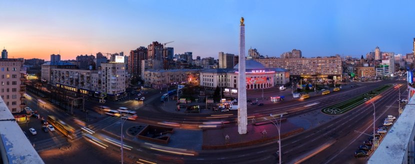 Пообедать на Победы. 8 мест для еды на площади и неподалеку Пообедать на Победы. 8 мест для еды на площади и неподалеку
