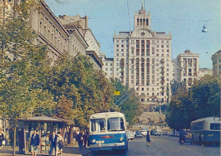 Хобби для цыпленка и лампочка папы Карло: детство на улице Ленина Хобби для цыпленка и лампочка папы Карло: детство на улице Ленина