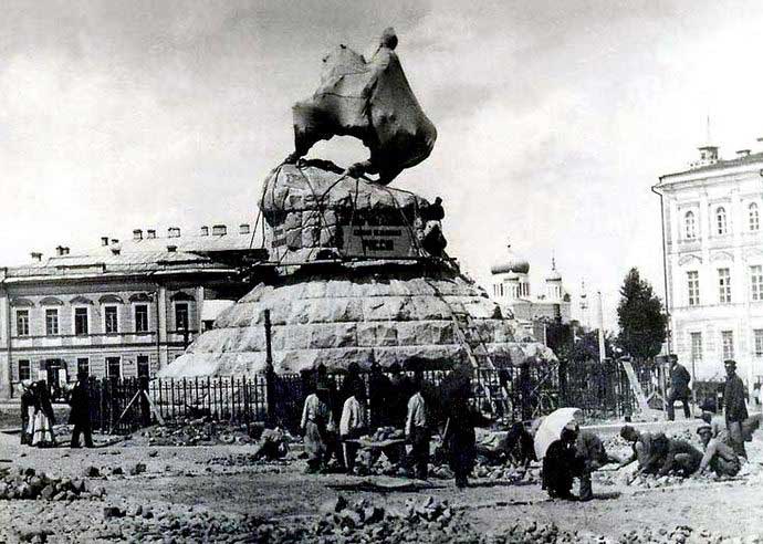 Завершение работ по памятнику. Июнь 1888 г.