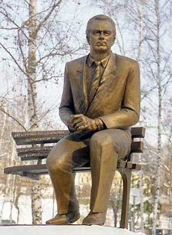 Памятник В. В. Лобановскому на стадионе «Динамо»