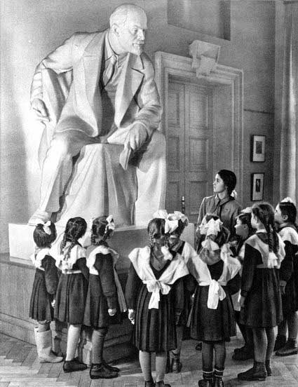 В Киевском филиале Центрального музея Ленина. 1953 г.