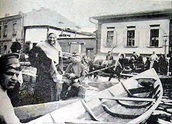 На Почаевской улице. Апрель 1908
